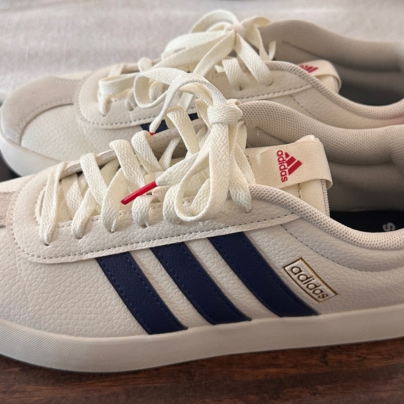 Adidas - Picture 1 of 5